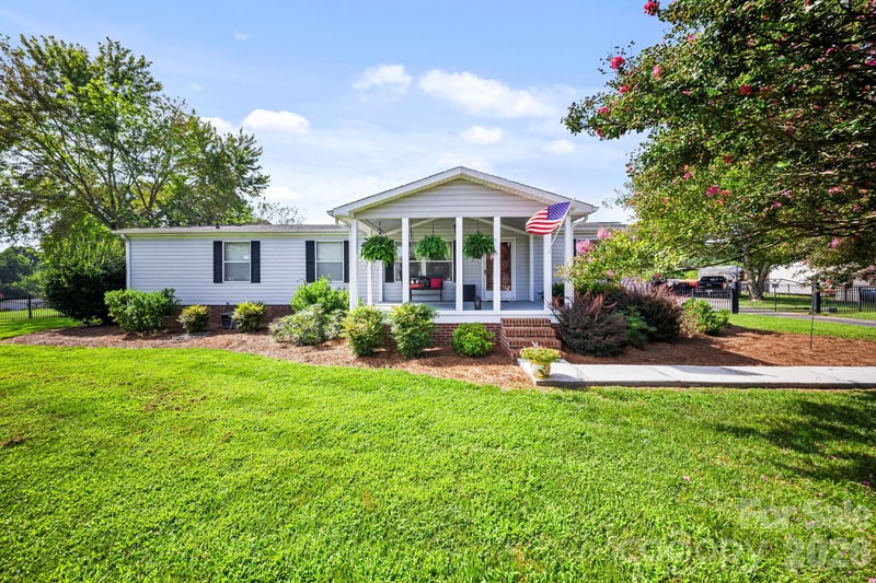 135 Willow Leaf Ct, Kannapolis, NC 28081