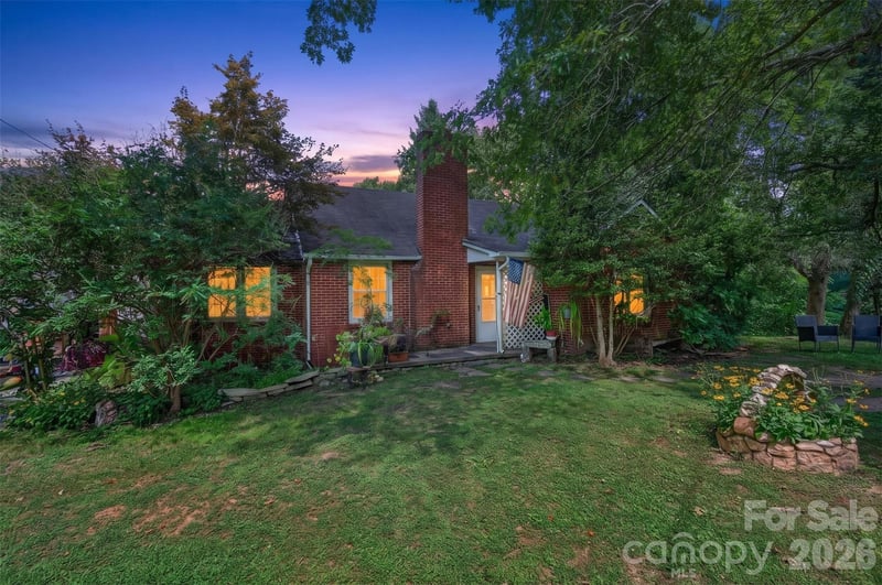 21 Maple Ave, Candler, NC 28715