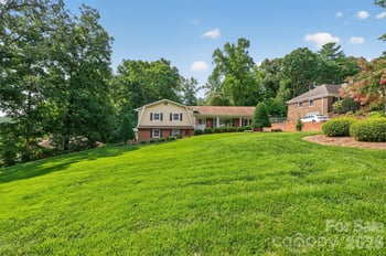 1053 20th Ave NW, Hickory, NC 28601