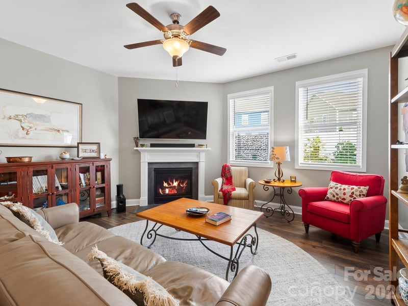 78 Fox Cove Rd, Hendersonville, NC 28792