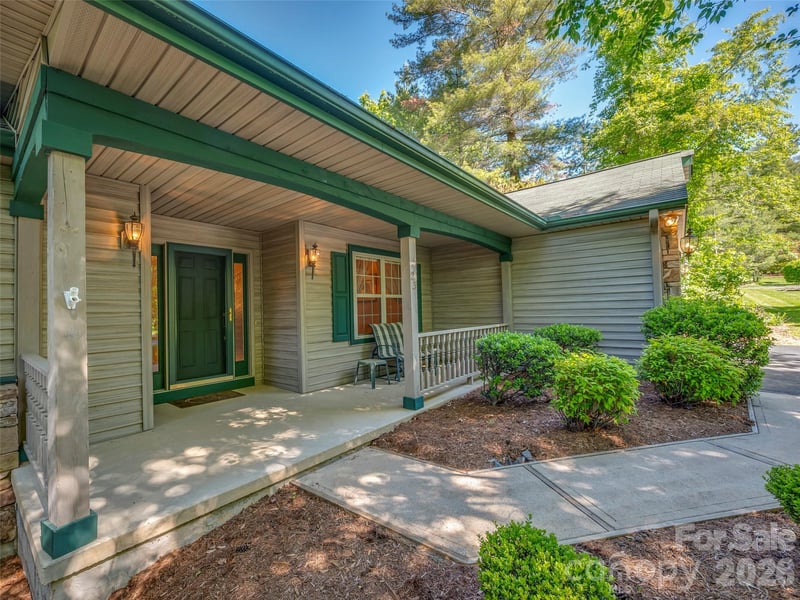 23 Tall Pines Rd, Hendersonville, NC 28739
