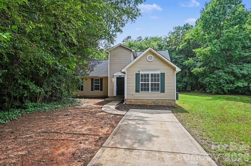 302 Touch Me Not Ln, Charlotte, NC 28216