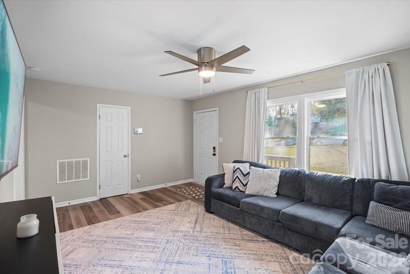 624 Dundeen Dr, Gastonia, NC 28052