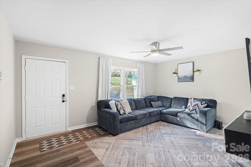 624 Dundeen Dr, Gastonia, NC 28052