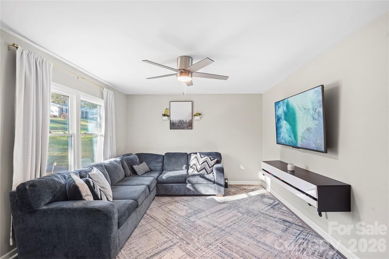 624 Dundeen Dr, Gastonia, NC 28052