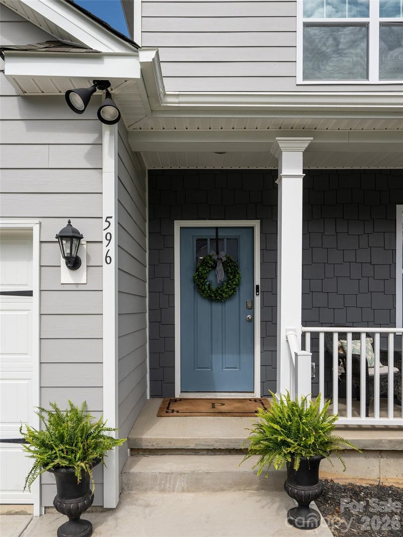 596 Country Oak Dr, Asheville, NC 28804