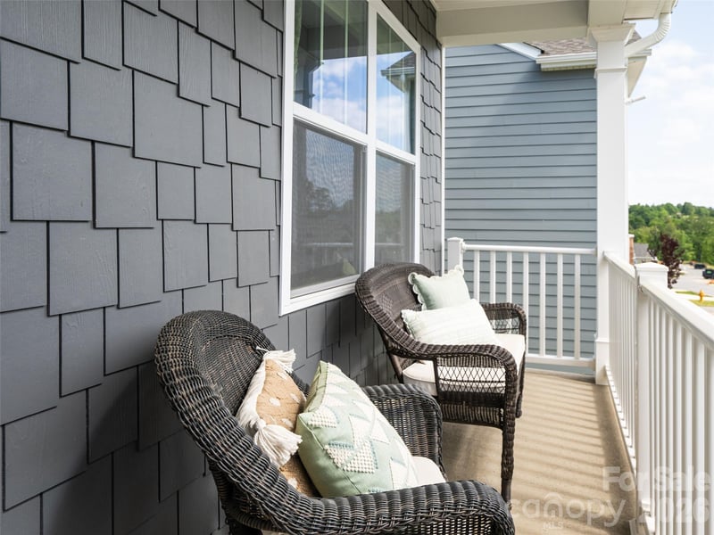 596 Country Oak Dr, Asheville, NC 28804