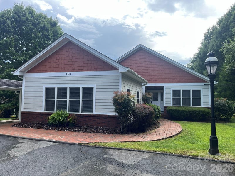 150 Holly Springs Rd, Hendersonville, NC 28729