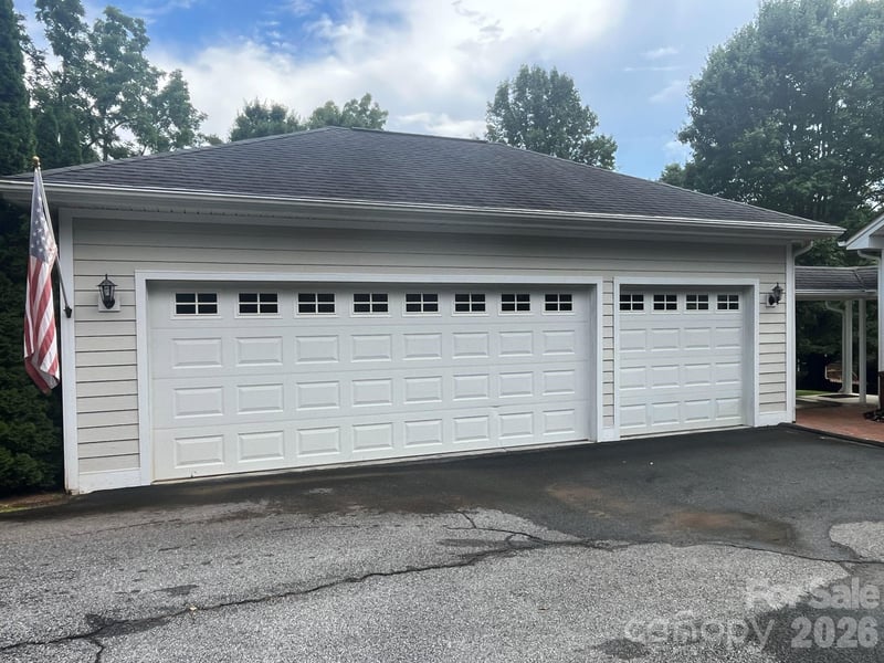 150 Holly Springs Rd, Hendersonville, NC 28729