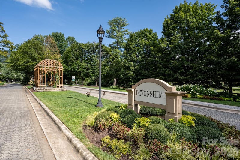 8 Clovelly Way, Asheville, NC 28803