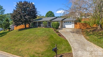 12 Sydney Ln, Asheville, NC 28806