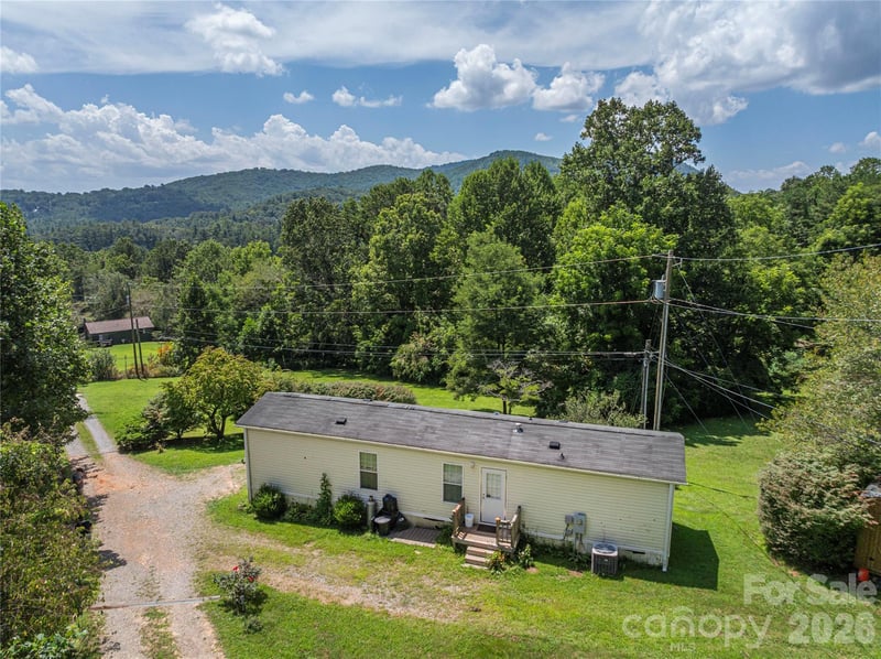 124 Sayles Town Pl, Fairview, NC 28730