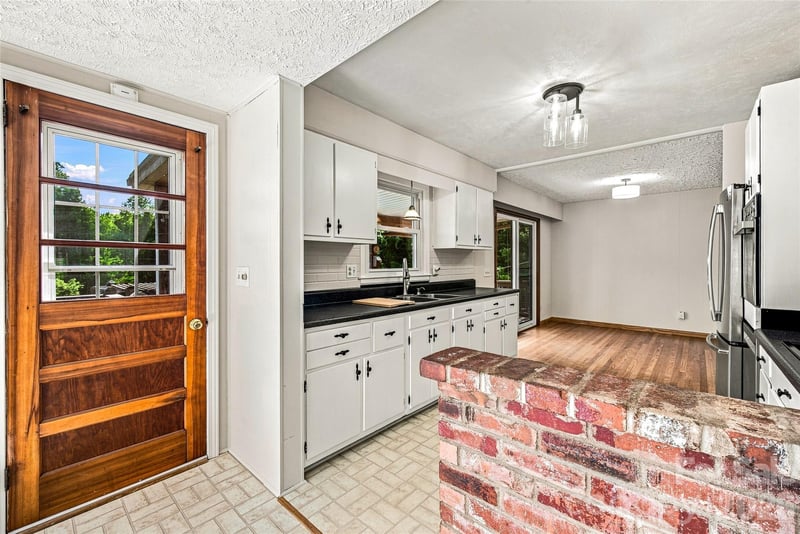 708 Loop Rd, Hendersonville, NC 28792