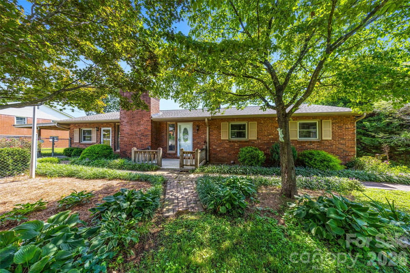 708 Loop Rd, Hendersonville, NC 28792