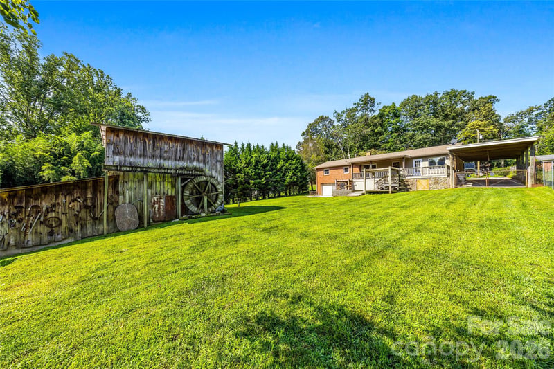 708 Loop Rd, Hendersonville, NC 28792