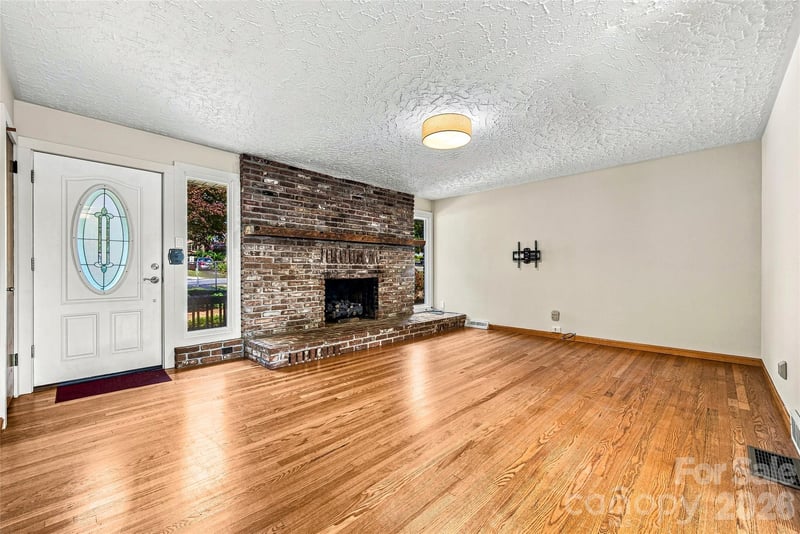 708 Loop Rd, Hendersonville, NC 28792