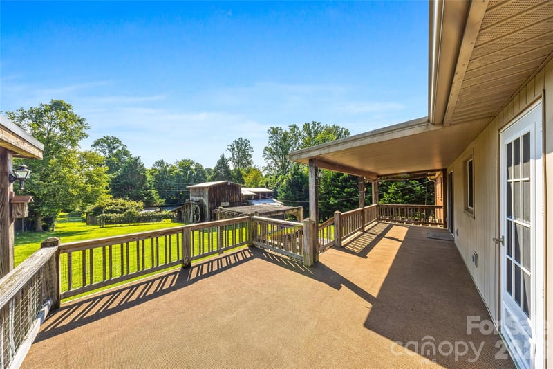 708 Loop Rd, Hendersonville, NC 28792