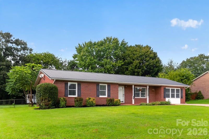 2504 Ashford Dr, Newton, NC 28658
