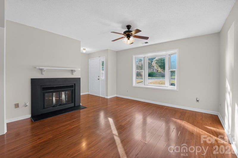 8316 Summerglen Cir, Charlotte, NC 28227