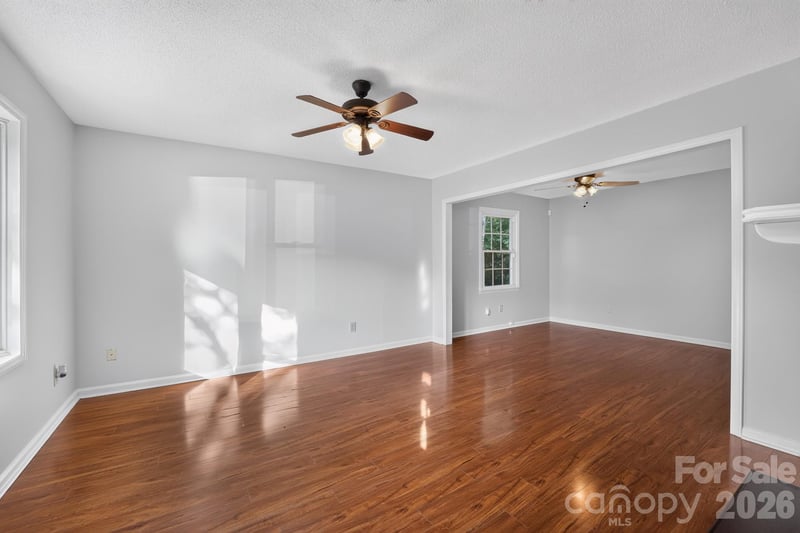 8316 Summerglen Cir, Charlotte, NC 28227