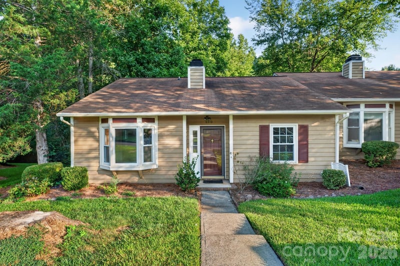 8316 Summerglen Cir, Charlotte, NC 28227
