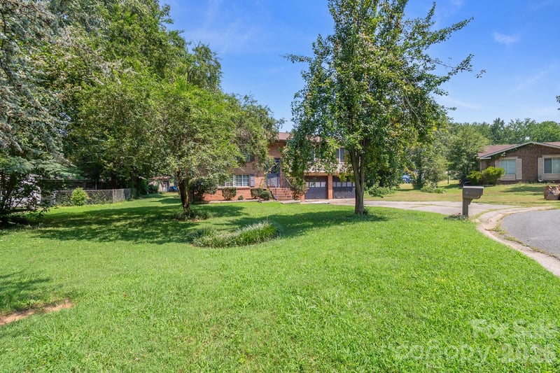 6204 Turtle Neck Ln, Charlotte, NC 28227