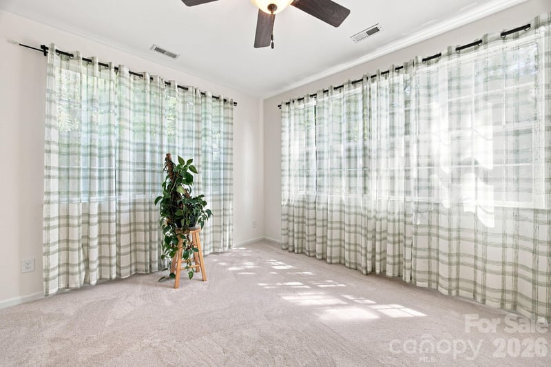 9716 Southampton Commons Dr, Charlotte, NC 28277