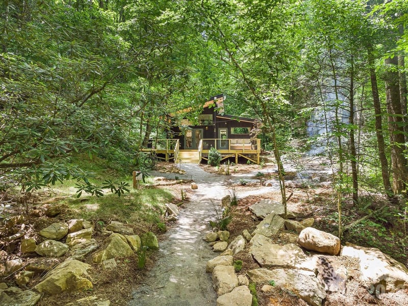 352 Twinbrook Ln, Maggie Valley, NC 28751