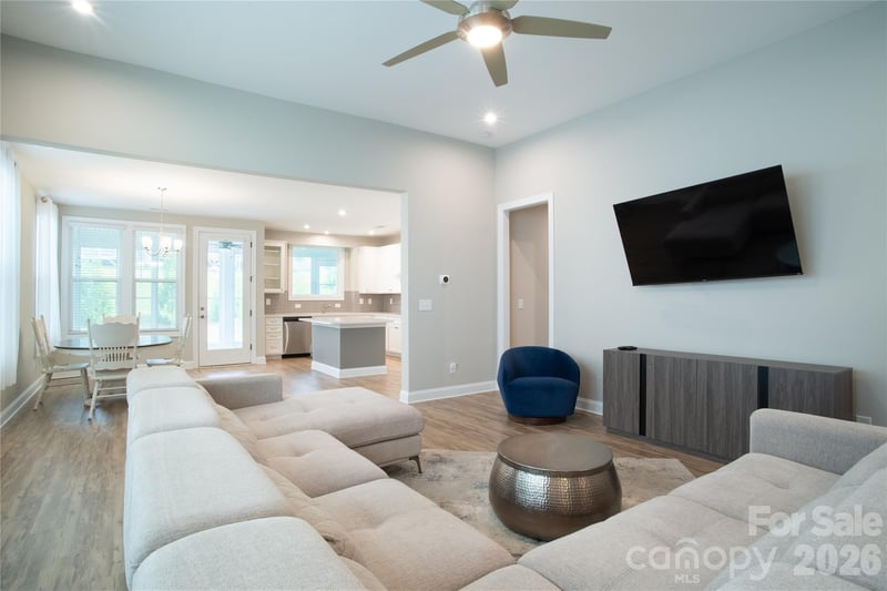 9038 Daring Ct, Charlotte, NC 28215