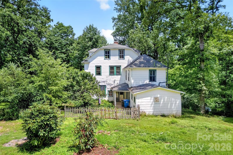 22 Woodbend Ln, Black Mountain, NC 28711