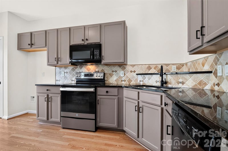 12028 Stratfield Place Cir, Pineville, NC 28134