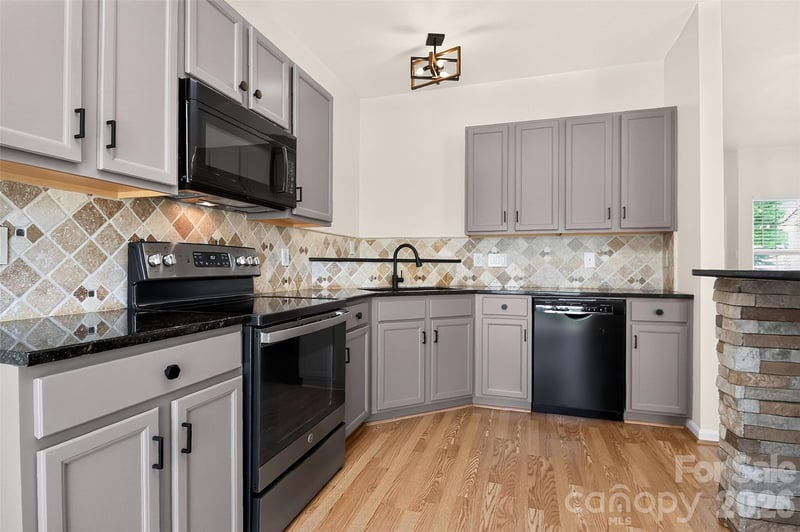 12028 Stratfield Place Cir, Pineville, NC 28134