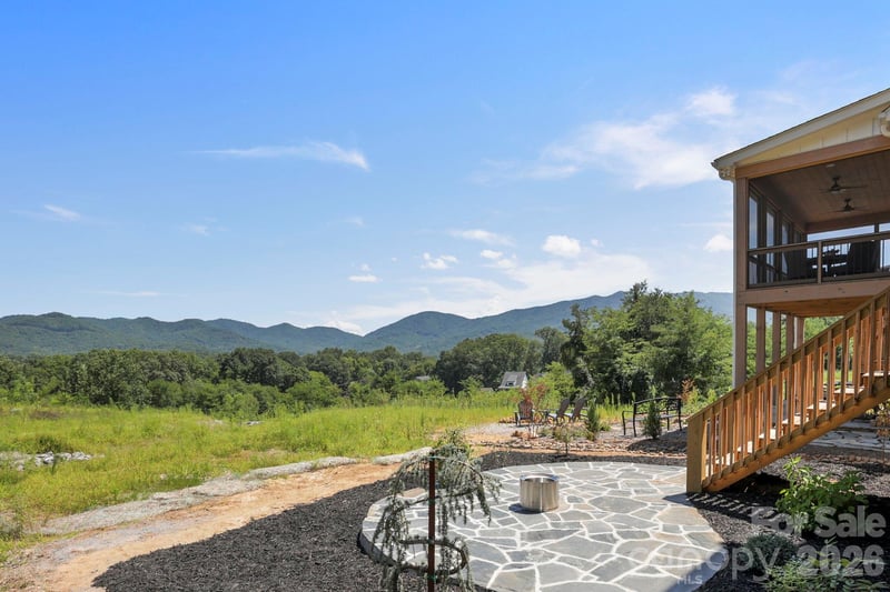 128 Chepstow Pl, Black Mountain, NC 28711