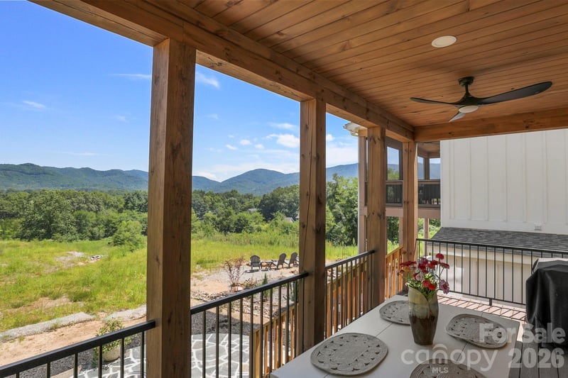 128 Chepstow Pl, Black Mountain, NC 28711