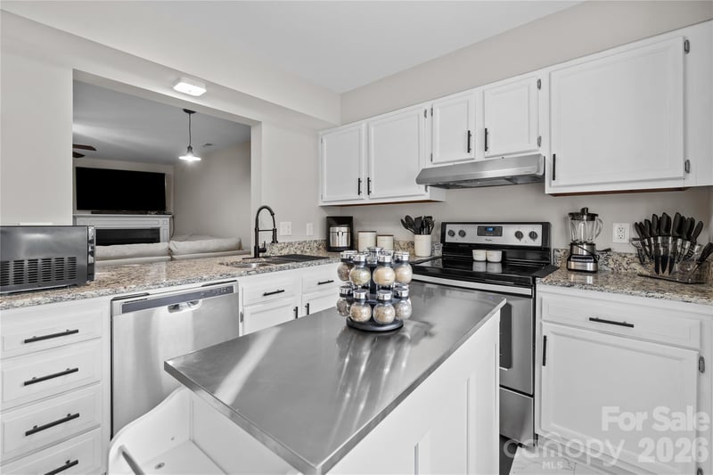 8407 Rust Wood Pl, Charlotte, NC 28227