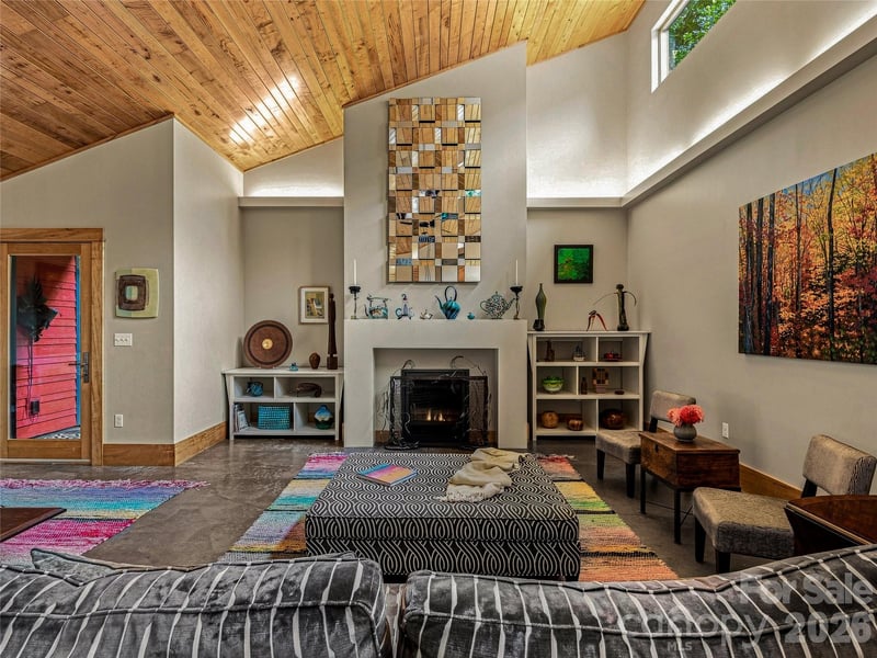 33 Robinson Creek Rd, Asheville, NC 28803