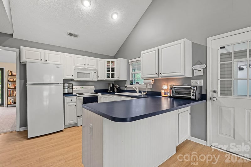 1320 Watts Dr, Charlotte, NC 28216