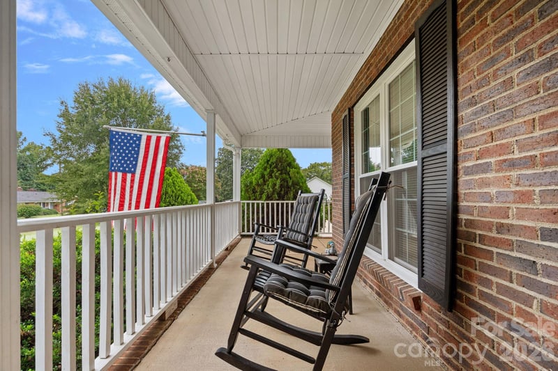 1320 Watts Dr, Charlotte, NC 28216