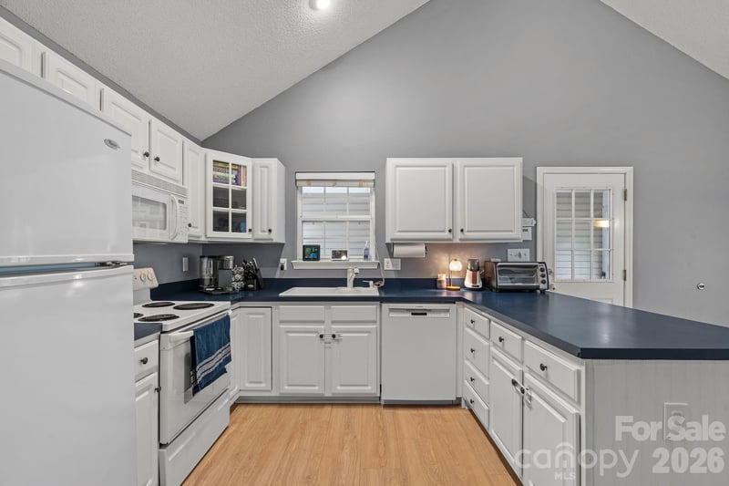 1320 Watts Dr, Charlotte, NC 28216