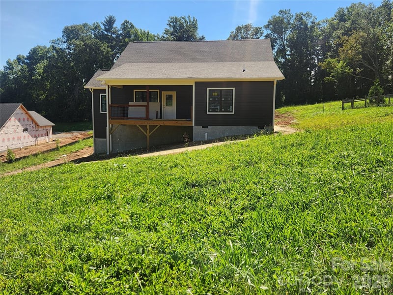 10 Setter Ln, Weaverville, NC 28787