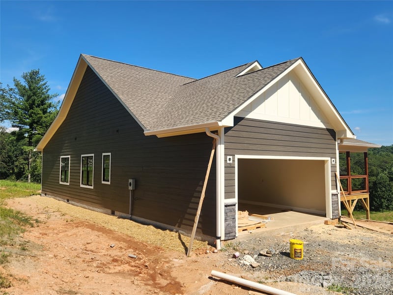 10 Setter Ln, Weaverville, NC 28787