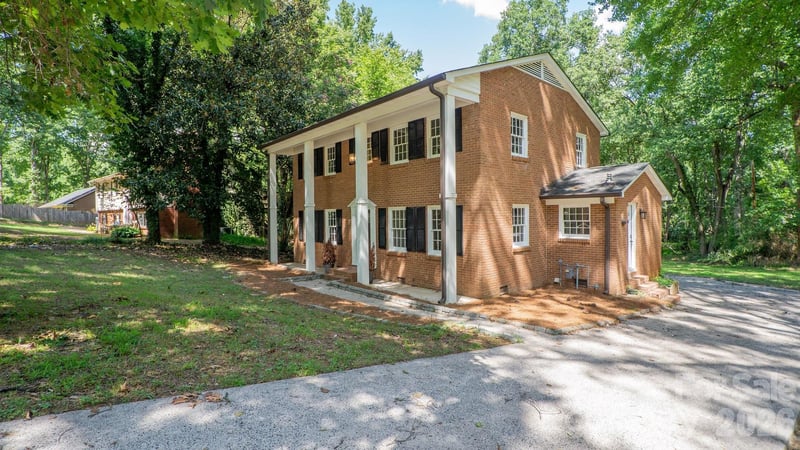 7823 Elwood Dr, Charlotte, NC 28227