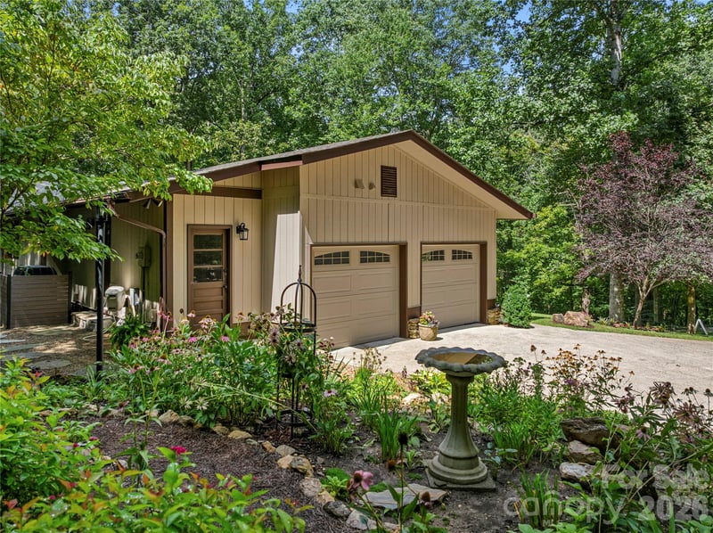 10 Brook Forest Dr, Arden, NC 28704
