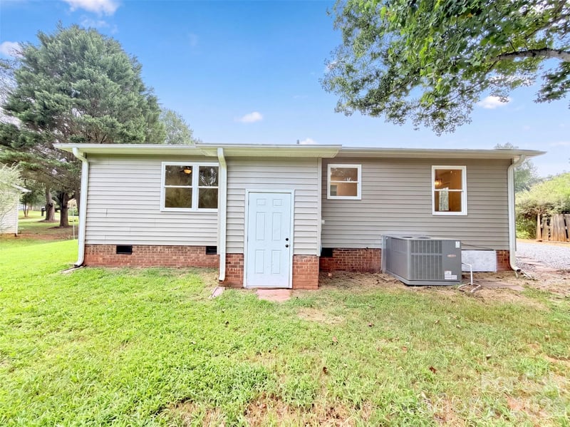 8332 Clear Meadow Ln, Charlotte, NC 28227