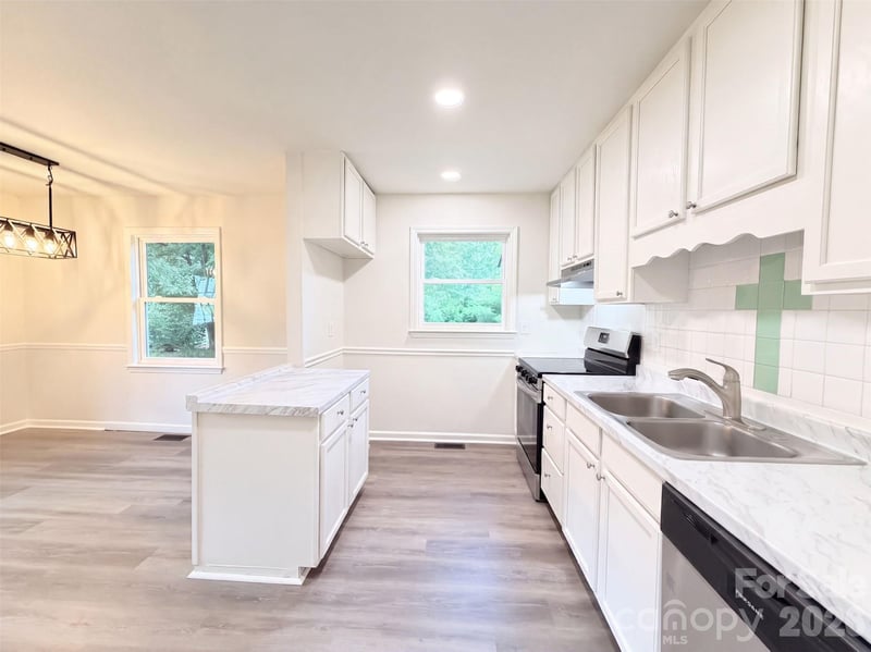 8332 Clear Meadow Ln, Charlotte, NC 28227