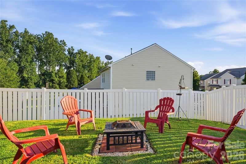 865 Willow Creek Dr, Gastonia, NC 28054