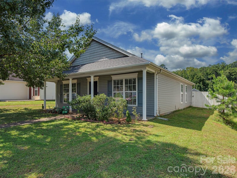 2710 Blackberry Ridge Ln, Charlotte, NC 28208