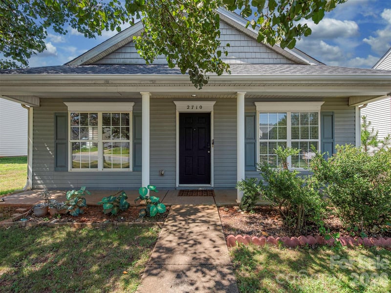 2710 Blackberry Ridge Ln, Charlotte, NC 28208