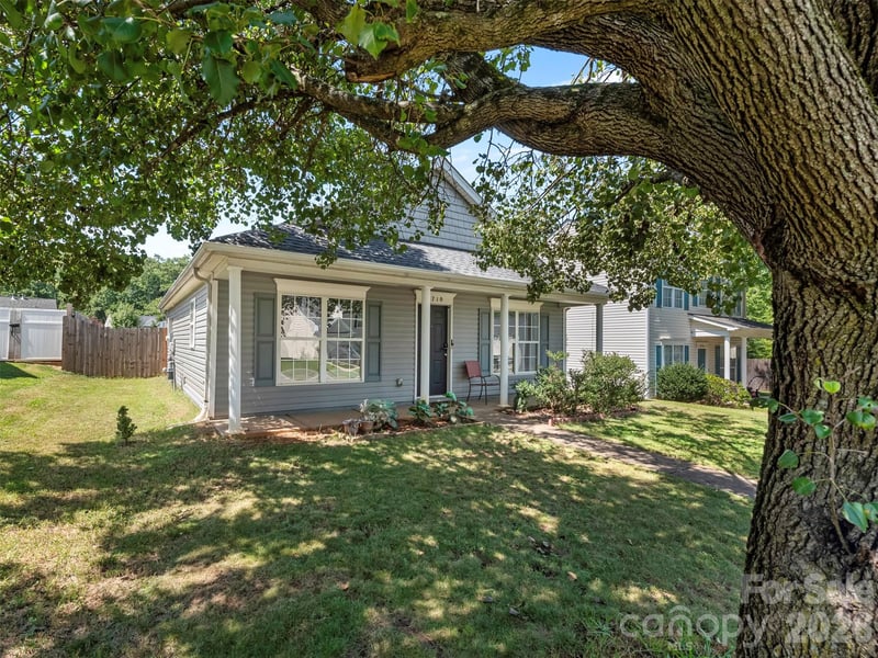 2710 Blackberry Ridge Ln, Charlotte, NC 28208