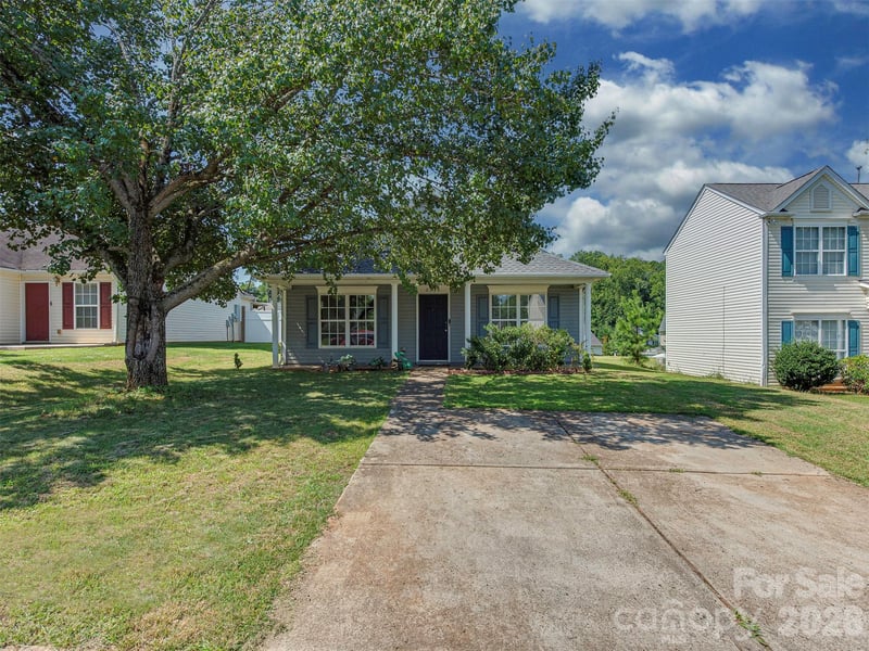 2710 Blackberry Ridge Ln, Charlotte, NC 28208